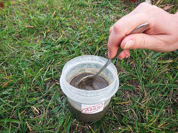 stir soil sample to test soil EC